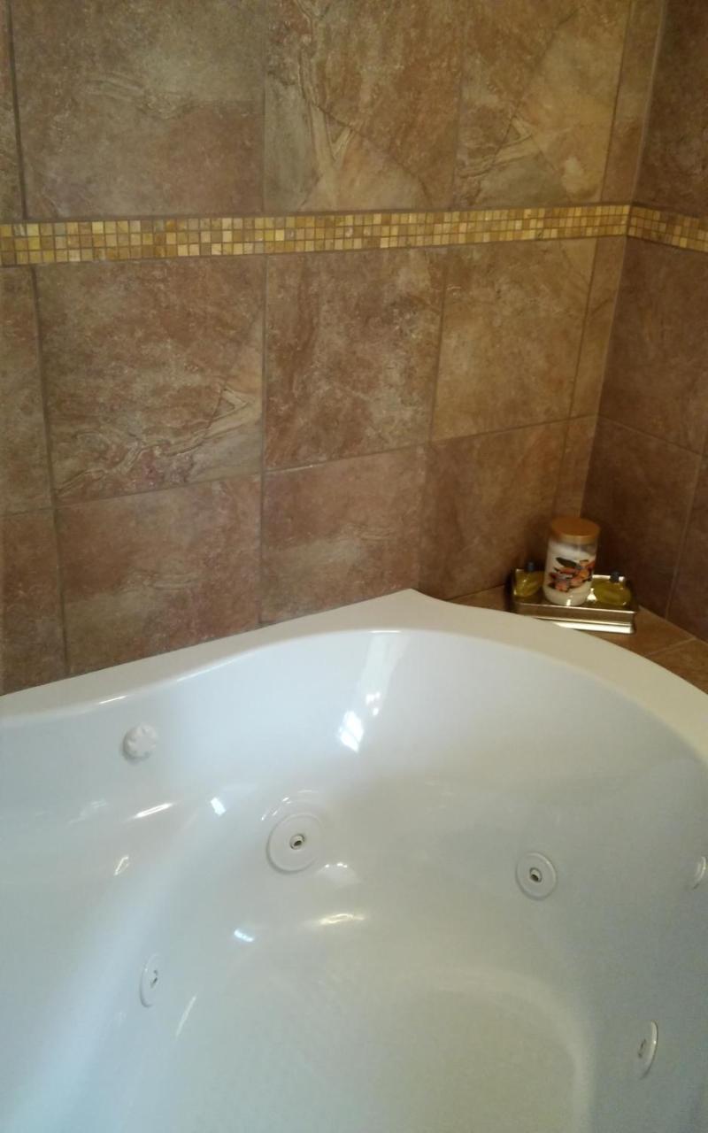 Inntiquity, A Country Inn Logansport エクステリア 写真